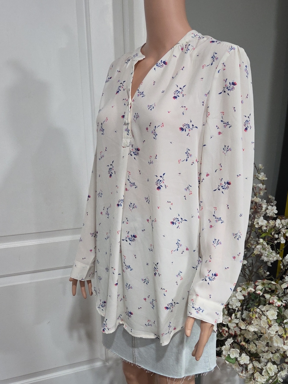 Women's Cream Floral Long-Sleeve Blouse